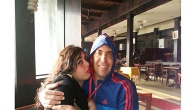 بالفيديو.. سعد الصغير يقبل قدم شمس 