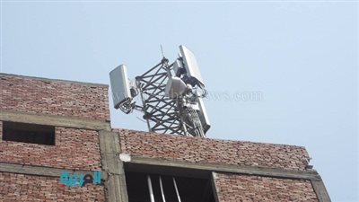 بالصور.. حي الشرابية يقطع المرافق عن محطة محمول مخالفة