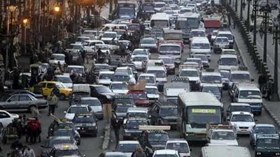 شلل مروري أعلى كوبري أكتوبر بسبب تصادم سيارتين