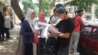 طالبات بالصف الثاني الثانوي يشتكين من صعوبة قراءة ورقة الامتحان بالجيزة