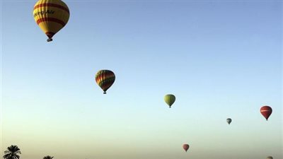 إقلاع 10 رحلات بالون طائر تقل 169 سائحًا بالأقصر