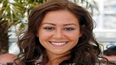 منة شلبي تنفي وجود حساب لها على 