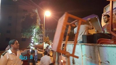 بالصور.. حملة ليلية مكبرة لرفع المقاهي المخالفة بهضبة الأهرام 