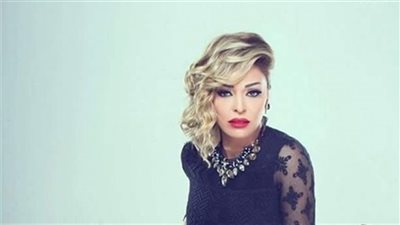 داليا البحيري في شوارع القاهرة لتصوير 