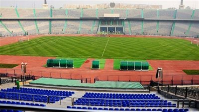 شاهد.. أزمة بين مسئولي المحلة والزمالك بسبب رش الملعب