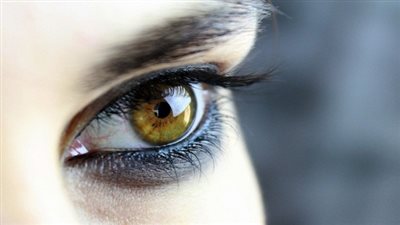 صرخة فتاة.. دموع حبيسة في عيون مليئة بالأمل