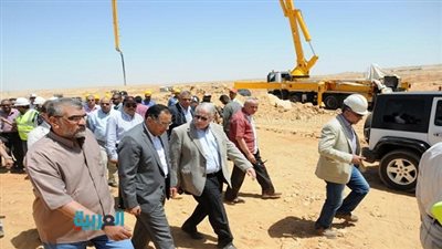وزير الإسكان يتفقد أعمال البنية الأساسية للعاصمة الإدارية الجديدة