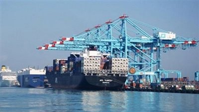 وصول ومغادرة 37 ألف طن بوتاجاز وبضائع لموانئ السويس
