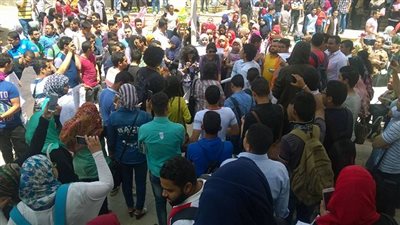 مظاهرات بجامعة الفيوم لإقالة العميد المتهم بالتحرش