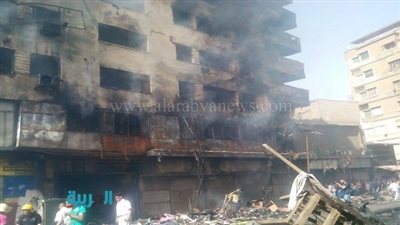 رفع 400 طن مخلفات حريق العتبة 