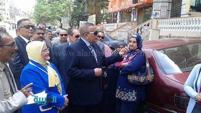 بالصور.. محافظ الجيزة في جولة مفاجئة لتفقد سير الامتحانات