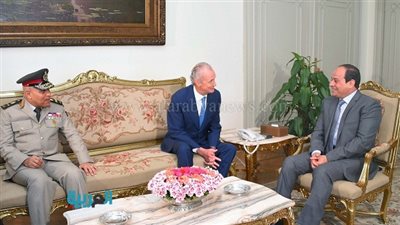 السيسي يستقبل وزير الدفاع الإسباني لبحث التعاون المتبادل
