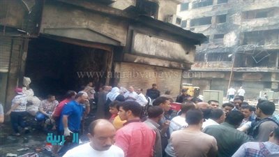 بالصور.. الحزن يكسو وجوه أصحاب محلات الرويعي 