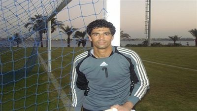 نجوم الكرة يؤازرون حارس الإسماعيلي بعد عملية الرباط الصليبي