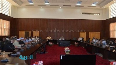 بالصور.. محافظ البحر الأحمر يناقش الاستعدادات لاستقبال شهر رمضان 