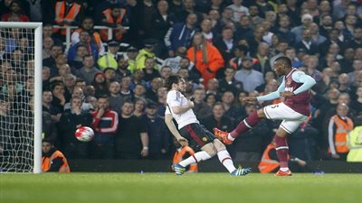 بالفيديو.. مانشستر يونايتد يتعثر أمام ويستهام بهدف في الشوط الأول