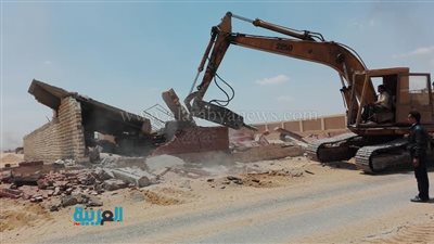 بالصور.. إزالة كافة التعديات بطريق 