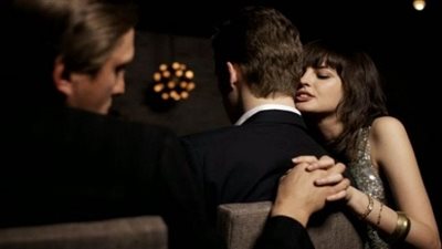 تحب زوجها ولا تستغني عن عشيقها.. ماذا تفعل؟