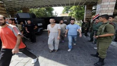 المرصد السوري: الإفراج عن 11 سجينًا من 