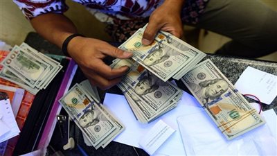 القبض على شخص متلبسًا بالإتجار في العملة الصعبة بالفيوم