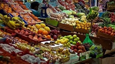 انخفاض أسعار التفاح والعنب بسوق العبور اليوم