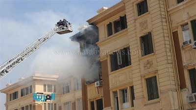 حريق يلتهم مكتبين بمبنى محافظة القاهرة.. إصابة 5 باختناقات.. والنيابة تتفقد موقع الحادث للمعاينة.. والأمن يتحفظ على شخصين للاشتباه ويستجوب شهود العيان