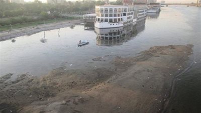 وزير الري الأسبق يضع 