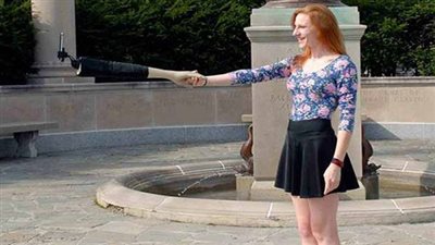 شاهد جنون السيلفي.. مصور يسجل لحظات إنقاذه شخص من الموت حرقًا 