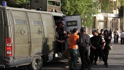 ضبط رجل أعمال بفيصل هارب من 142 حكمًا قضائيًا