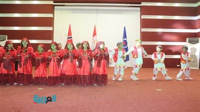 محافظ السويس يكرم إحدى المدارس خلال زيارة سفير النرويج للسويس