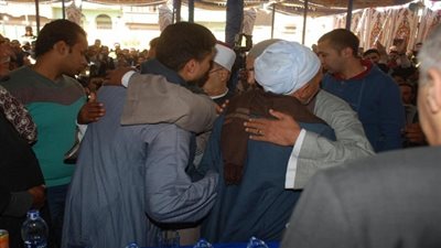 بالصور.. الشرطة تنهى خصومة ثأرية بين عائلتين بأسيوط