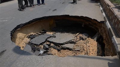 الهبوط الأرضي يزلزل شوارع المحروسة.. خبراء: الالتزام بالمواصفات يمنع الكارثة.. وغياب الرقابة السبب 