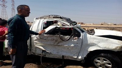 15 مصابًا في حادث انقلاب سيارة بطريق 