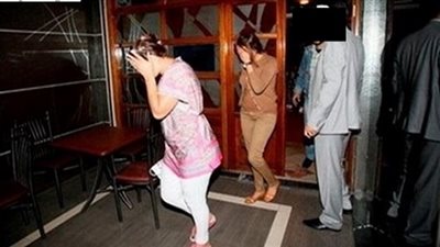 ضبط طبيب أثناء ممارسته الرذيلة مع 3 ساقطات بمدينة نصر