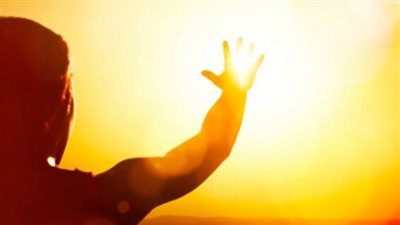 أستاذ أوعية دموية: تعرض مرضى القلب لأشعة الشمس 