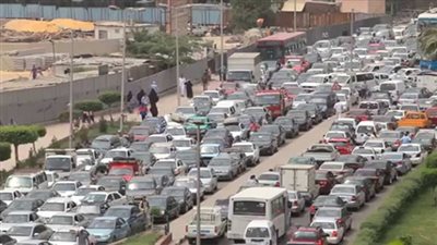 توقف المرور بطريق المشير طنطاوي لحريق سيارة