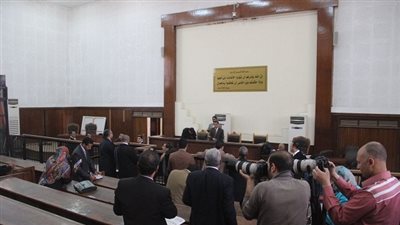 تأجيل محاكمة 28 متهمًا بـ