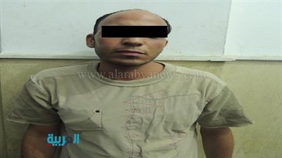 ضبط عاطل أثناء سرقته لرجل مسن بالعتبة 