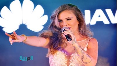 بالصور.. نيكول سابا تشعل إحدى الحفلات بفستان 