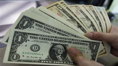 توابع ارتفاع سعر الدولار.. زيادة ثمن السيارات لـ40%.. طن الزيت بـ9200 جنيه.. 