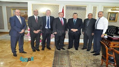 وزير التعليم العالي يبحث إنشاء فروع لجامعات كندية وتوفير منح بحثية