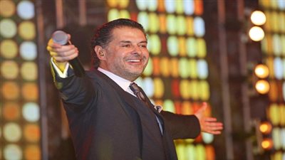 راغب علامة يشعل حفل زفاف ببيروت