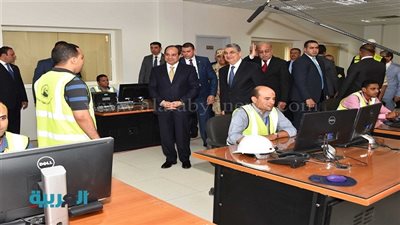 شاهد.. خفة دم الرئيس السيسي مع مهندس داخل محطة كهرباء أسيوط