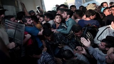 اندلاع مواجهات بين اللاجئين والشرطة اليونانية في جزيرة ميدلي