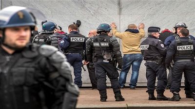 الشرطة الفرنسية تعتقل مهاجرين أوكرانيين 