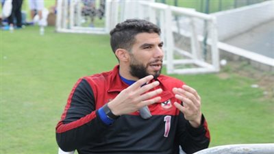 هفوة شريف إكرامي كادت تتسبب في اهتزاز شباك الأهلي