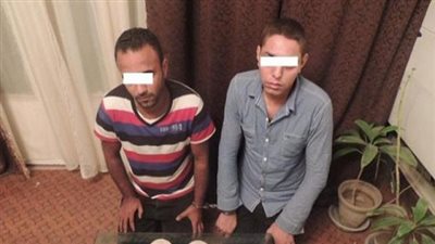 القبض على عاطلين أثناء استقلالهما سيارة محملة بحديد مسروق بالشروق 