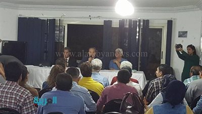 بالصور.. بدء ندوة 