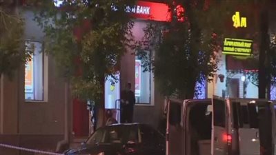 بث مباشر.. احتجاز رهائن داخل مبنى بنك في موسكو