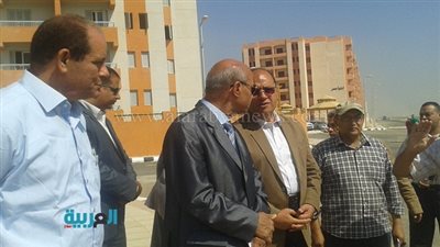 مواطن يستوقف القائم بأعمال محافظة القاهرة بـ